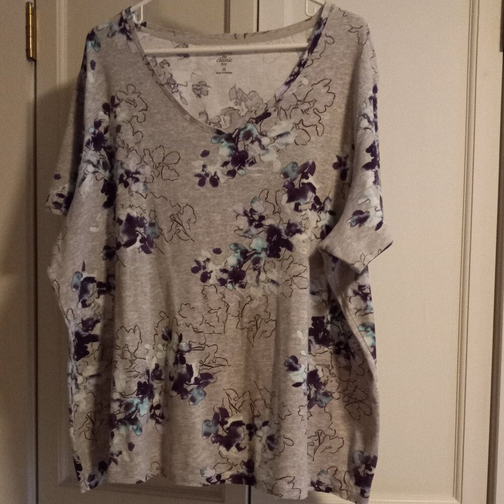 Women's Croft & Barrow 3X S/S Tee Gray with Purple, White abstract floral V-neck